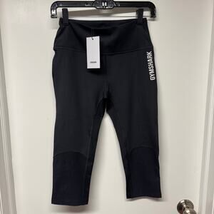 GymShark Womens Elevate Cropped Capri Leggings Pants Black Size Small Yoga
